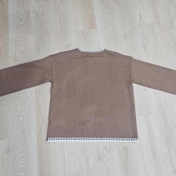 Zesica Brown Sweater Long Sleeve White Striped Trim Size Small - Picture 3 of 8